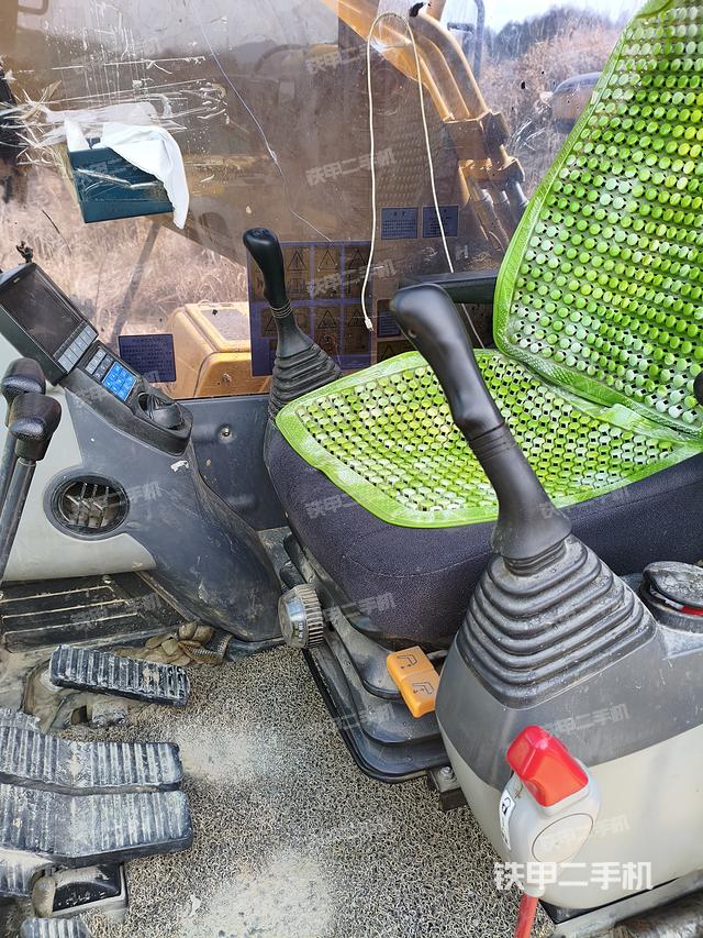 驾驶室整体（整机外观）