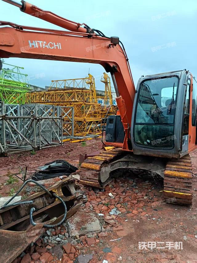 轉(zhuǎn)盤和下車架正前(工作和回轉(zhuǎn)裝置) 轉(zhuǎn)盤和下車架正前(工作和回轉(zhuǎn)裝置)