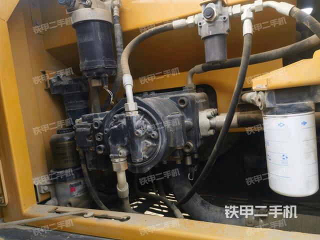 液壓泵艙室正面整體（整機(jī)外觀）