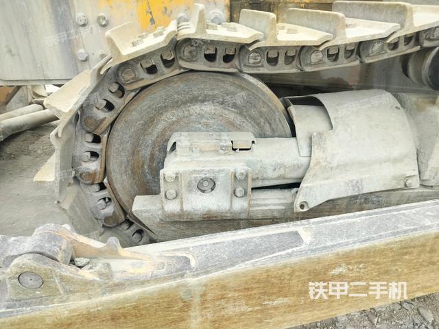 左引導(dǎo)輪（推土機(jī)底盤及工作裝置）