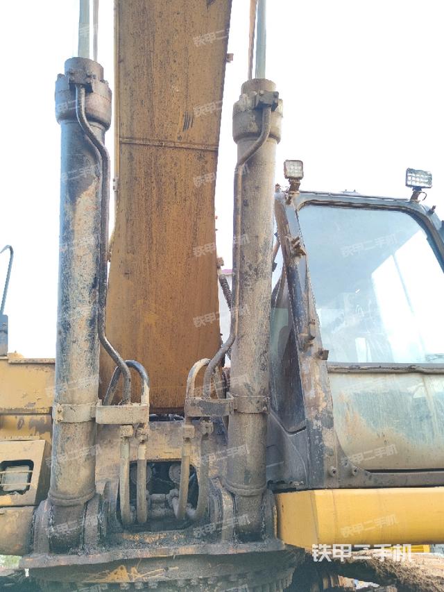 大臂油缸整體?豎拍（工作和回轉(zhuǎn)裝置）