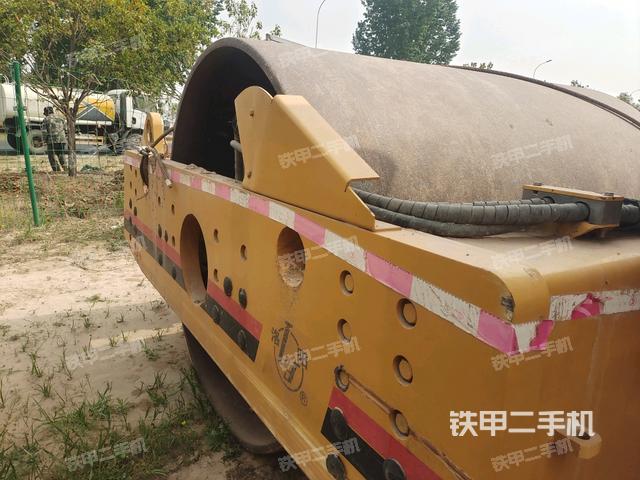 正后側(cè)（壓路機(jī)前后車架）