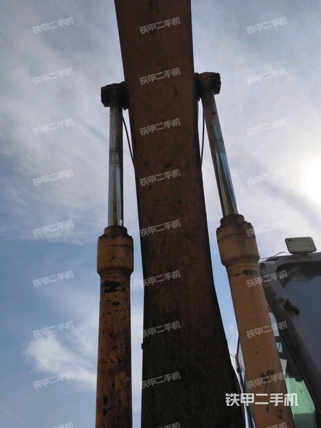 大臂油缸整體?豎拍（工作和回轉(zhuǎn)裝置）