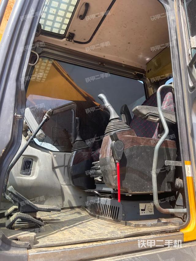 駕駛室整體（整機(jī)外觀）