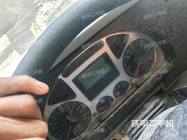 駕駛室內(nèi)部(駕駛室/操作室) 駕駛室內(nèi)部(駕駛室/操作室)