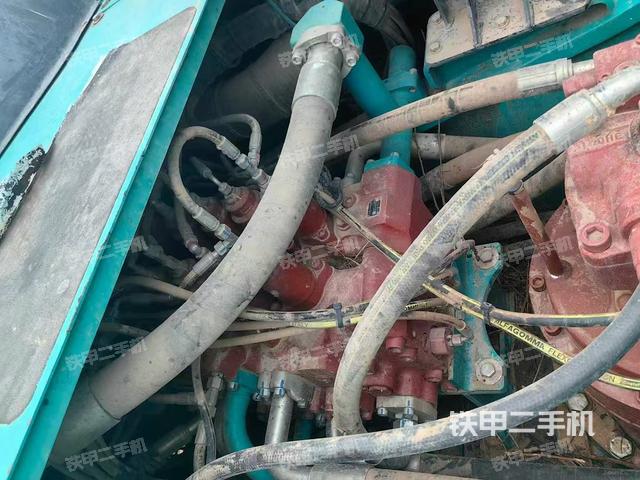 回轉(zhuǎn)馬達(dá)和主控閥（整機(jī)外觀）