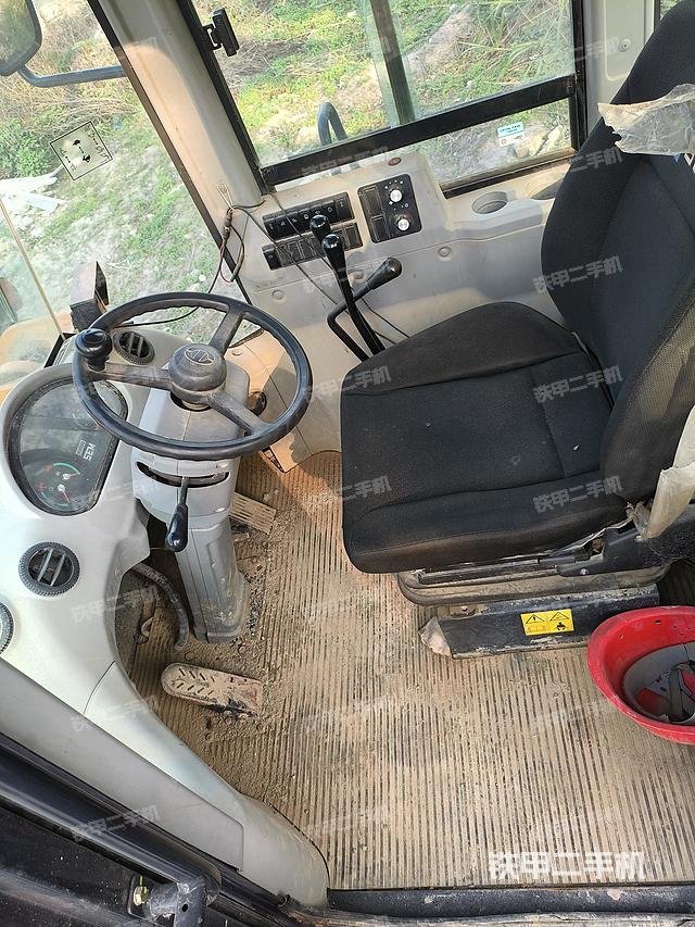 駕駛室工作臺（整機外觀及大件）