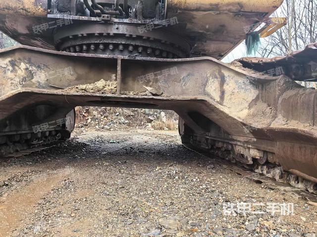 轉(zhuǎn)盤和下車架正前（工作和回轉(zhuǎn)裝置）