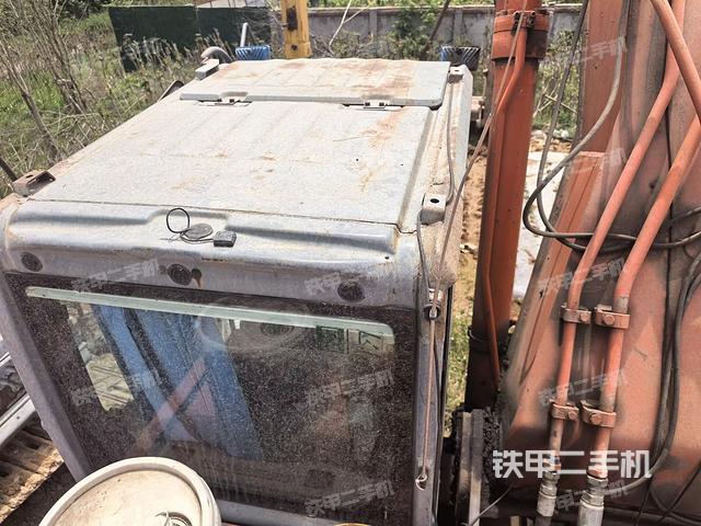 駕駛室頂部（整機外觀）