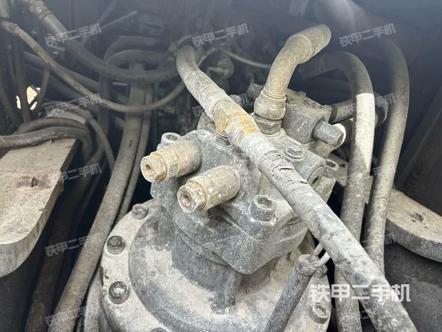 回轉(zhuǎn)馬達(dá)和主控閥(整機(jī)外觀) 回轉(zhuǎn)馬達(dá)和主控閥(整機(jī)外觀)