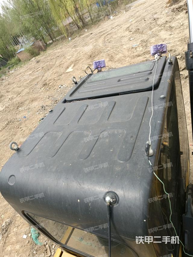 駕駛室頂部(整機外觀) 駕駛室頂部(整機外觀)