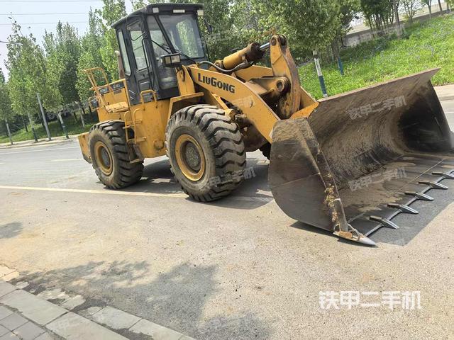 工作裝置整體(整機(jī)外觀及大件) 工作裝置整體(整機(jī)外觀及大件)