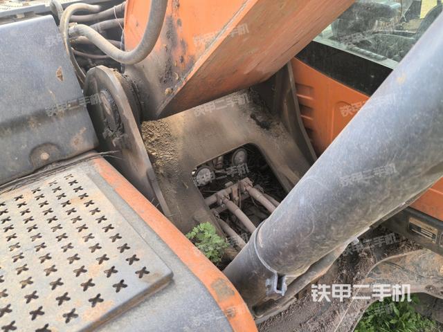 大臂根部?斜視(工作和回轉(zhuǎn)裝置) 大臂根部?斜視(工作和回轉(zhuǎn)裝置)