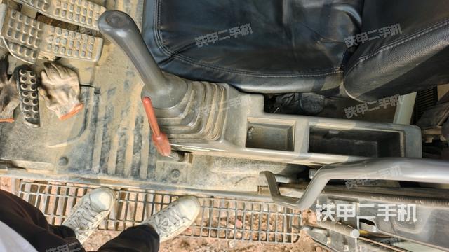 座椅左側(cè)控制臺/音響/含左手柄(駕駛室部分) 座椅左側(cè)控制臺/音響/含左手柄(駕駛室部分)