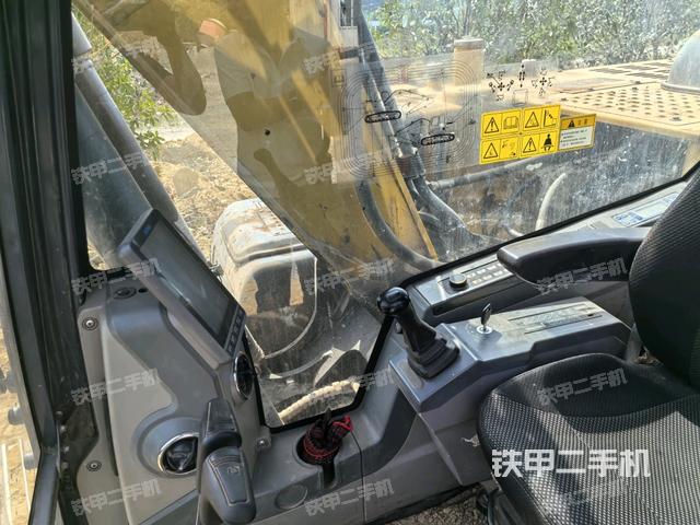 座椅右侧控制台/钥匙门/油门/含右手柄（驾驶室部分）