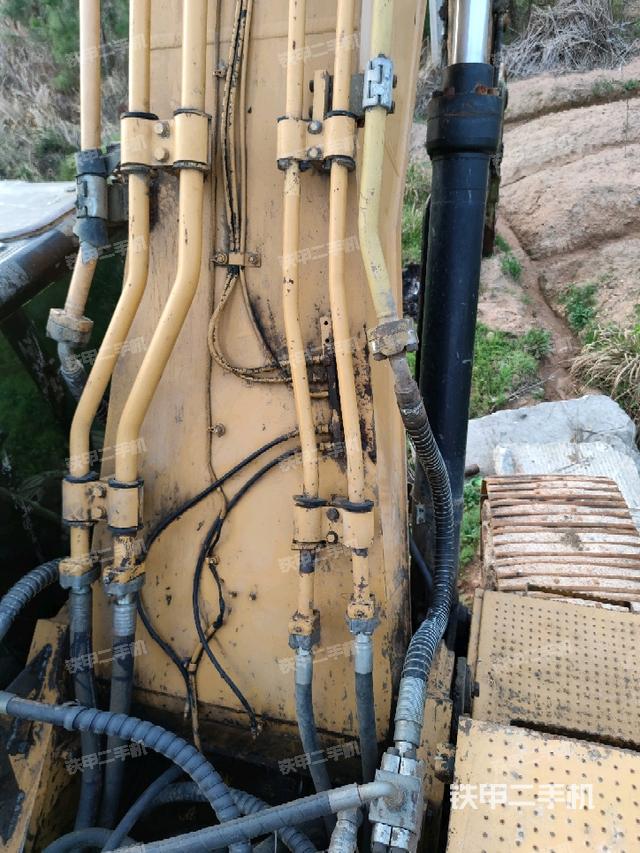 大臂背部俯視（工作和回轉(zhuǎn)裝置）