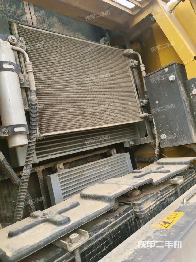 散熱器正面(大件艙室) 散熱器正面(大件艙室)