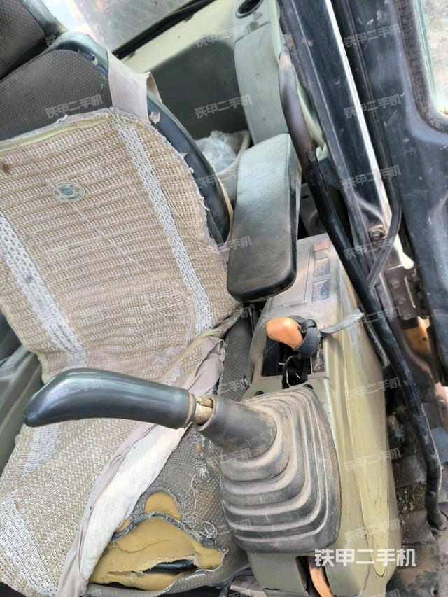 座椅左側(cè)控制臺/音響/含左手柄（駕駛室部分）