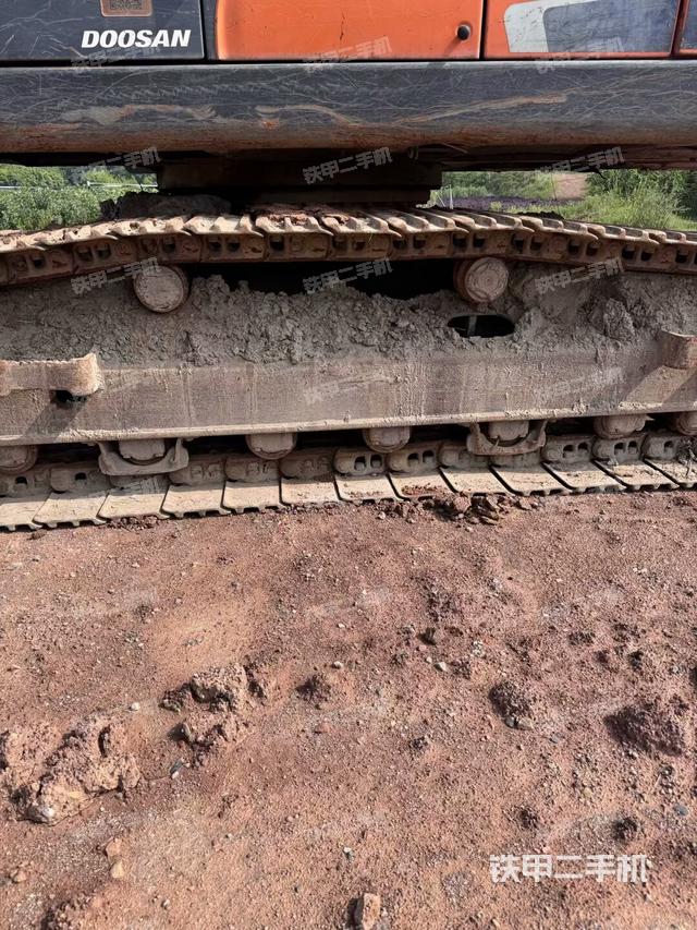 右側(cè)履帶整體（行走機(jī)構(gòu)）