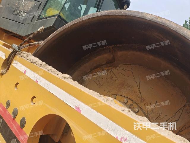 前車架正右側(cè)（壓路機(jī)前后車架）