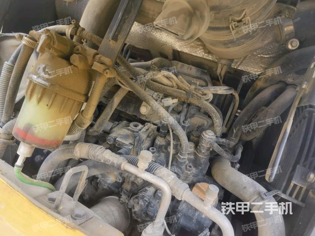 回轉(zhuǎn)馬達(dá)和主控閥（整機(jī)外觀）