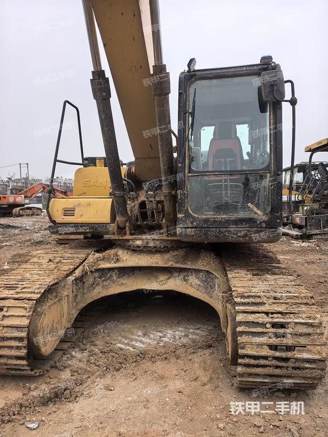 大臂油缸整體?豎拍（工作和回轉(zhuǎn)裝置）