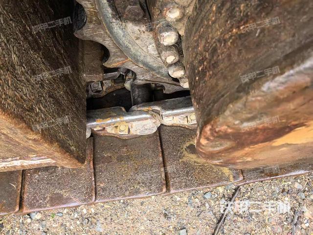 左驅(qū)動輪（行走機構(gòu)）