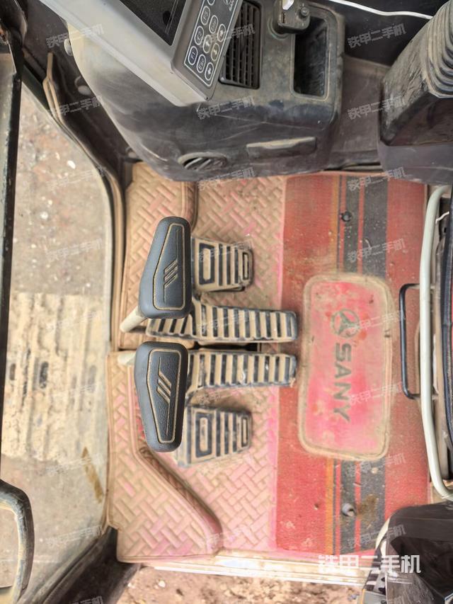 后窗玻璃角標(biāo)（駕駛室部分）