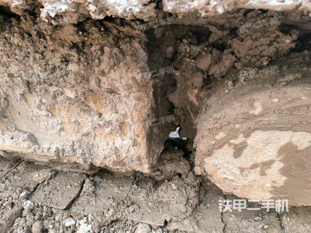 右驅(qū)動輪（行走機(jī)構(gòu)）