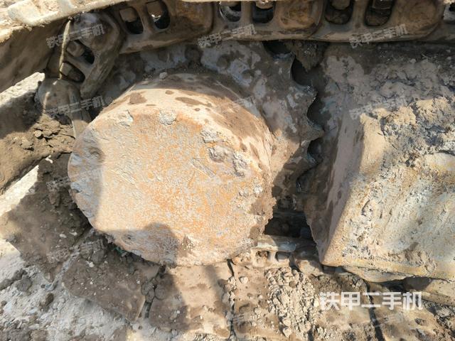 左驅(qū)動輪（行走機(jī)構(gòu)）