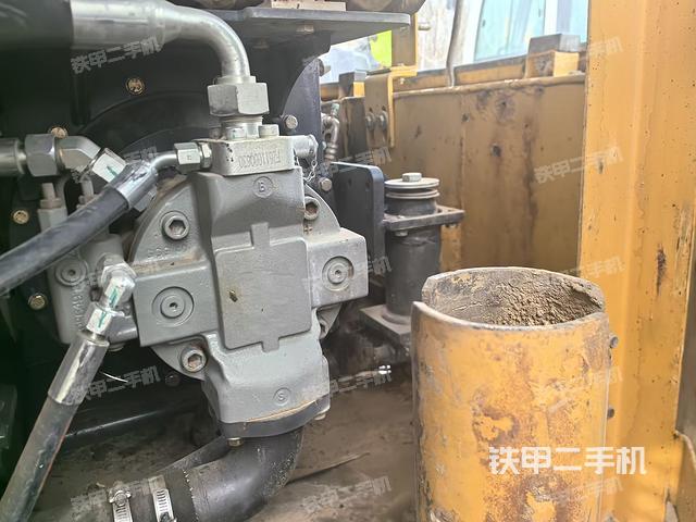 液壓泵艙室正面整體（整機(jī)外觀）