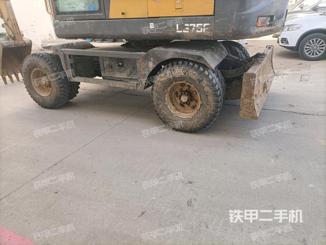 左侧履带整体 (行走机构) 左侧履带整体 (行走机构)