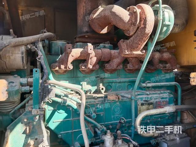 發(fā)動機(jī)右側(cè)（整機(jī)外觀及大件）