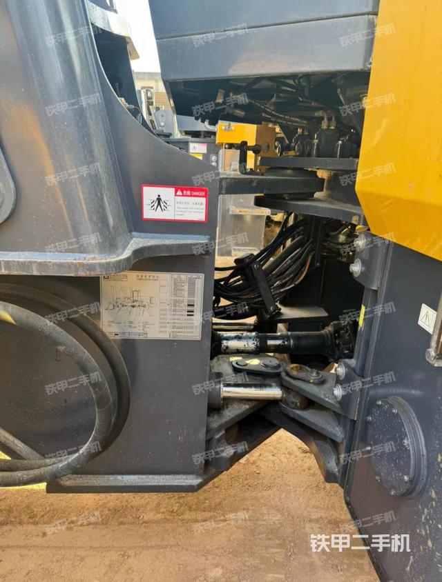 发动机左侧（整机外观及大件）