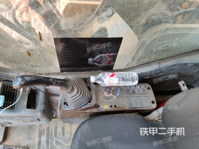 座椅右侧控制台/钥匙门/油门/含右手柄（驾驶室部分）