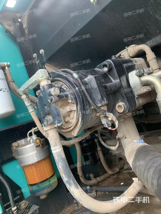 液壓泵艙室正面整體(整機(jī)外觀) 液壓泵艙室正面整體(整機(jī)外觀)