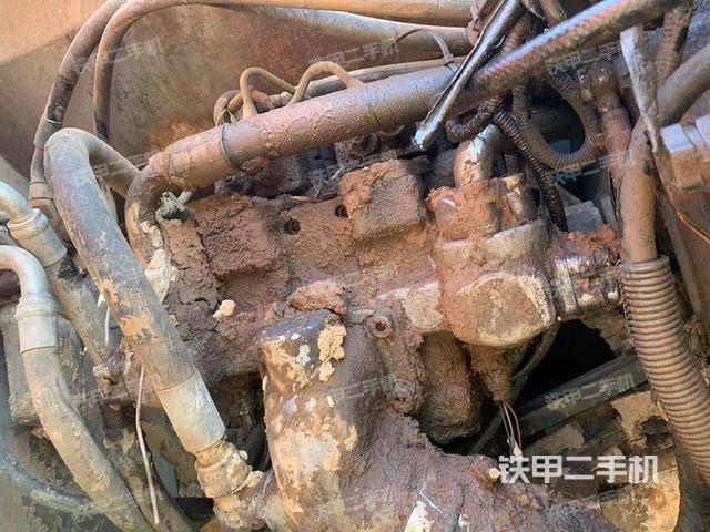 液壓泵艙室正面整體(整機(jī)外觀(guān)) 液壓泵艙室正面整體(整機(jī)外觀(guān))