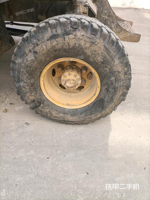 右驱动轮(行走机构) 右驱动轮(行走机构)