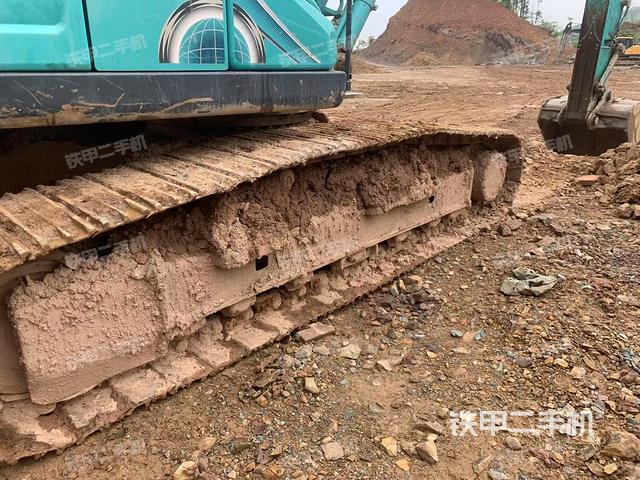 單側(cè)履帶整體(整機(jī)外觀) 單側(cè)履帶整體(整機(jī)外觀)