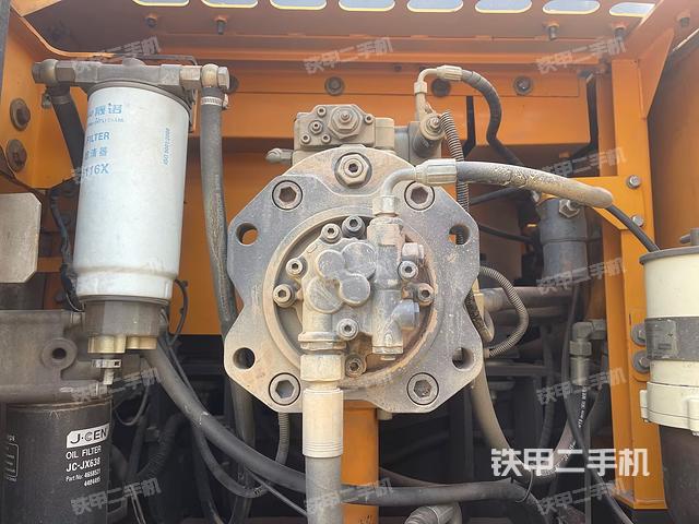 液壓泵艙室正面整體（整機(jī)外觀）