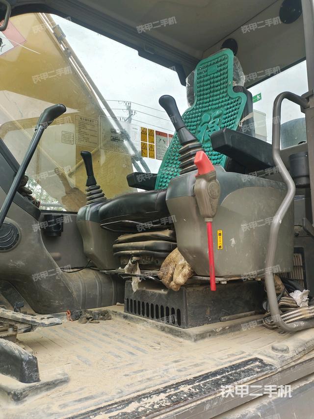 駕駛室左后45度(駕駛室部分) 駕駛室左后45度(駕駛室部分)