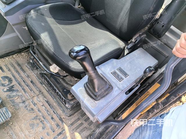 座椅左侧控制台/音响/含左手柄（驾驶室部分）