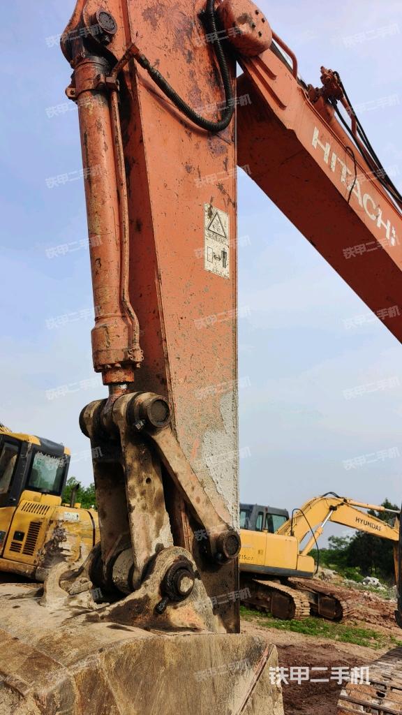 小臂整體左后(工作和回轉(zhuǎn)裝置) 小臂整體左后(工作和回轉(zhuǎn)裝置)