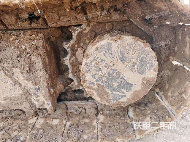 左驅(qū)動輪（行走機構(gòu)）