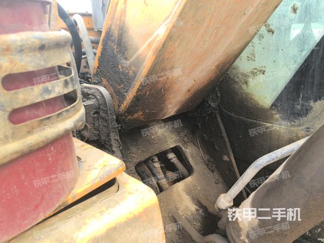 大臂根部?斜（工作和回轉(zhuǎn)裝置）