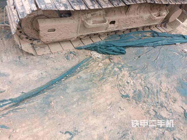 單側(cè)履帶整體(整機(jī)外觀) 單側(cè)履帶整體(整機(jī)外觀)