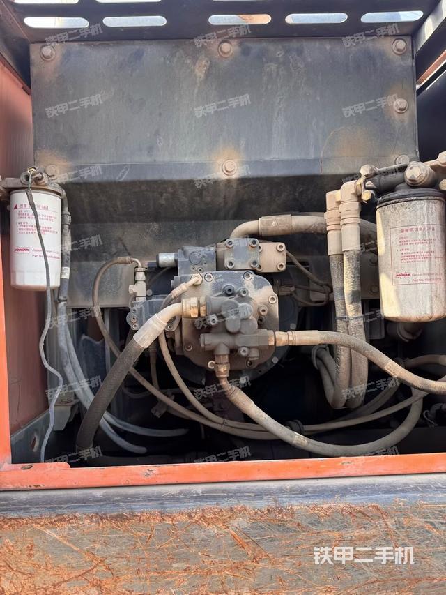 液壓泵斜45?左（大件艙室）