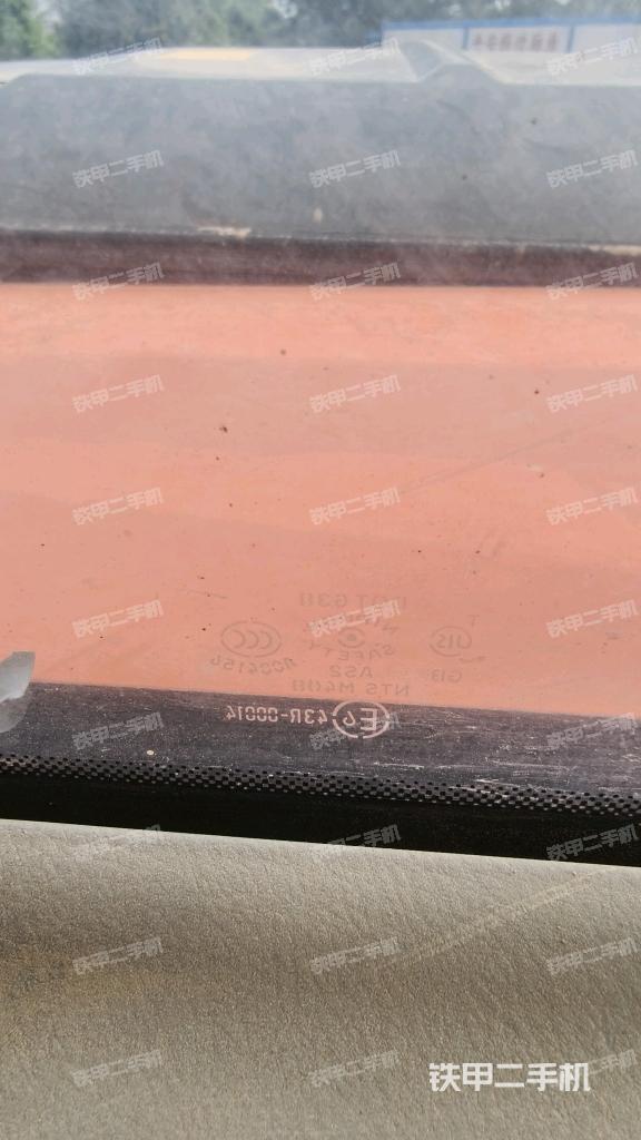 后窗玻璃角標(駕駛室部分) 后窗玻璃角標(駕駛室部分)