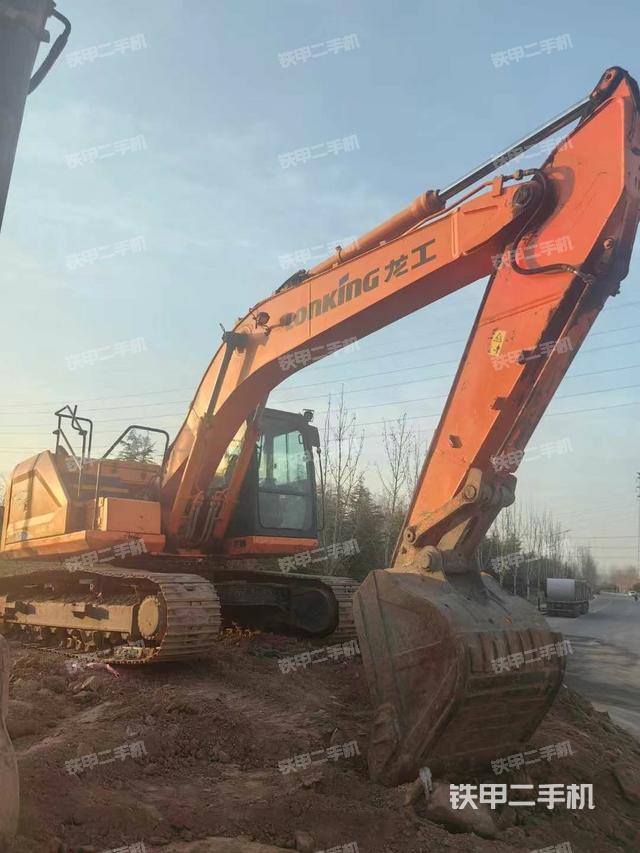 駕駛室頂部（整機外觀）