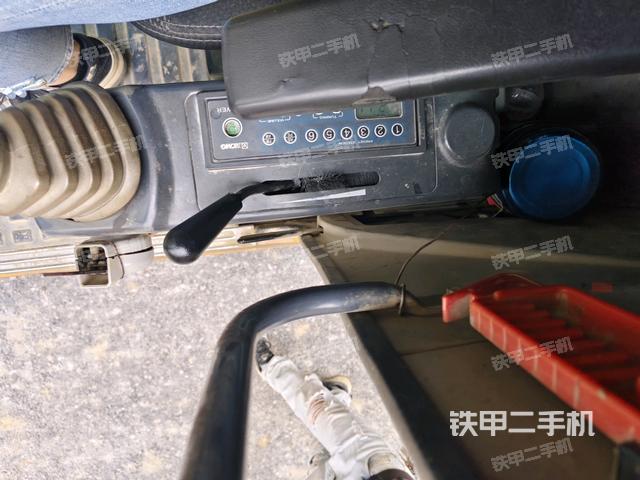 座椅左側(cè)控制臺/音響/含左手柄(駕駛室部分) 座椅左側(cè)控制臺/音響/含左手柄(駕駛室部分)